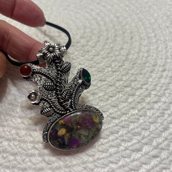 Gorgeous FLOWER OYSTER TURQUOISE with CARNELIAN & GREEN TOPAZ Handmade Necklace - Picture 1 of 3